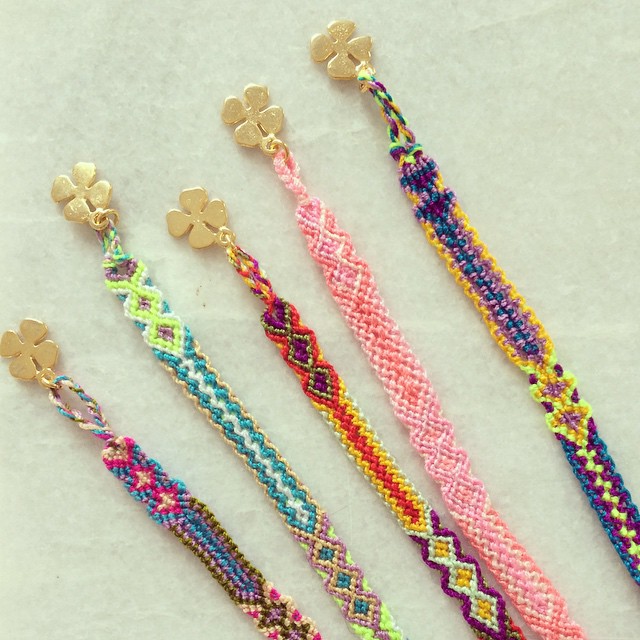 Das Glücks- und Freundschafts-Armband in einem! Diverse Farben, Kleeblatt vergoldet für 8 € direkt via hey@vonhey.com